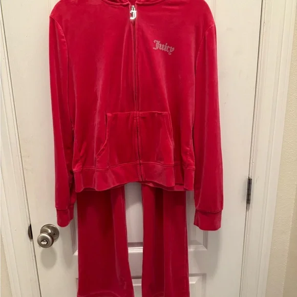 Juicy Couture hot pink Velour Set. XL top and L bottoms - Picture 1 of 3